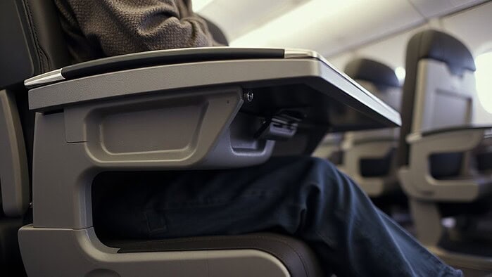 tray tables reduce knee room