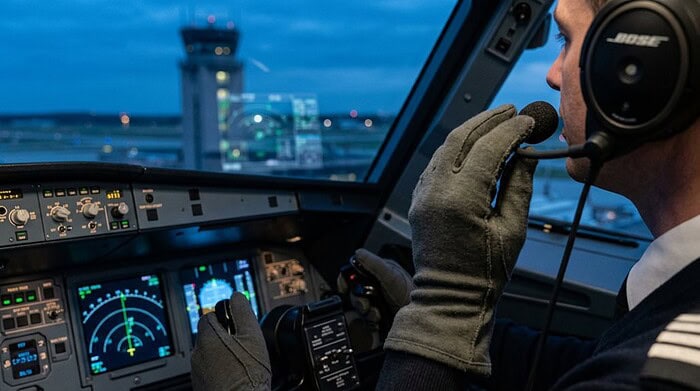 pilot air traffic communication